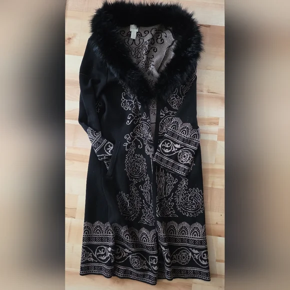 Chico's Black and Gold Beautiful Embroidered Cardigan Size 1 - Picture 1 of 7